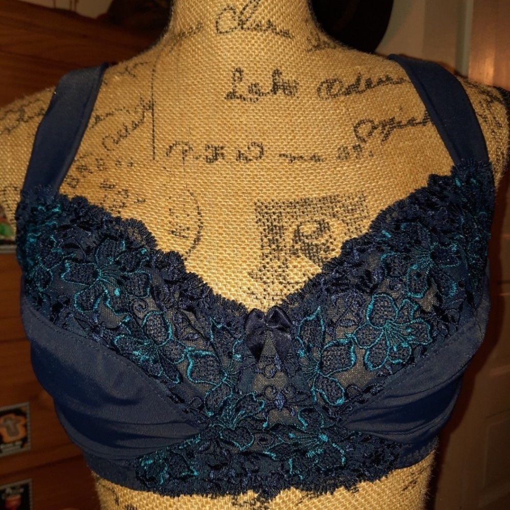 Navy wireless bra